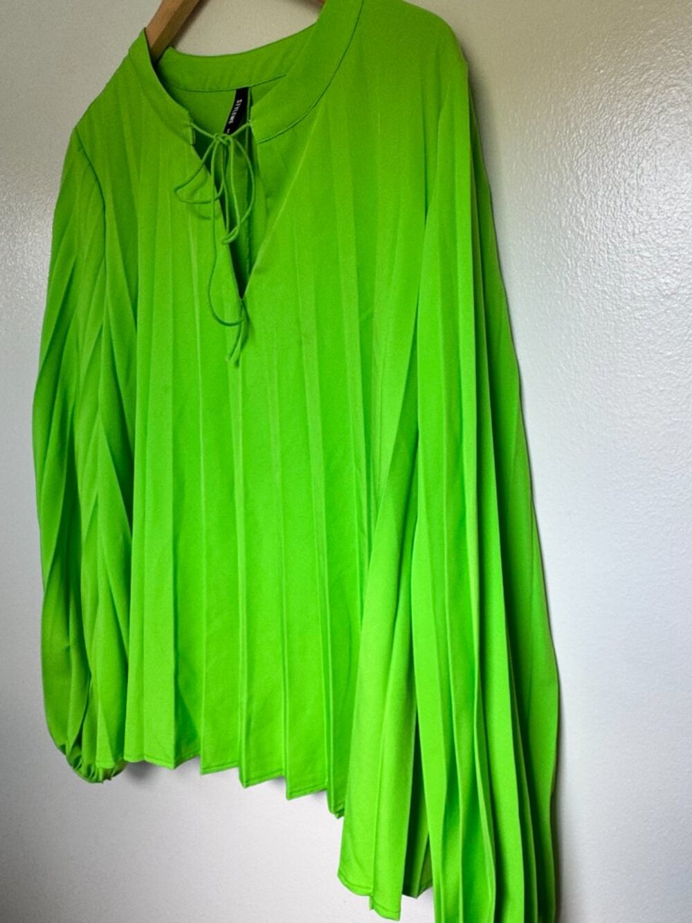 Womens Lime Green Pleated Tie Neck Blouse Split Balloon Sleeve Top Y2K sz(M) - Picture 3 of 9